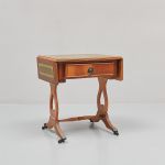 471367 Lamp table